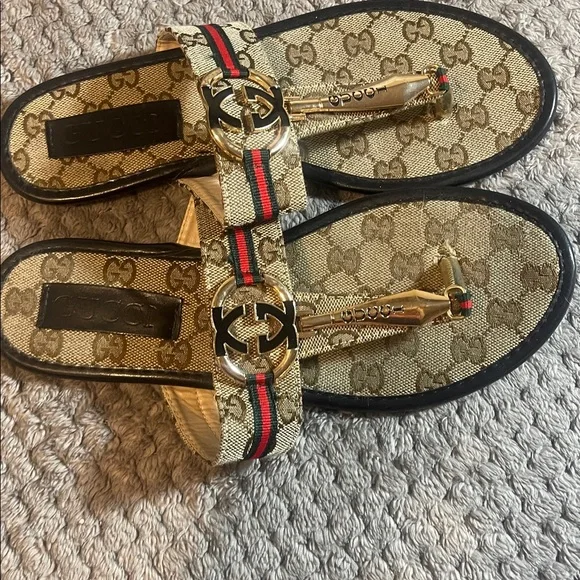 Gucci Tan and Black Logo Sandals. Size 38. - Picture 3 of 11